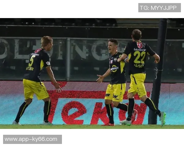 邓利维赞梅尔顿短暂出场展现价值幸福他能重返球队助力新赛季