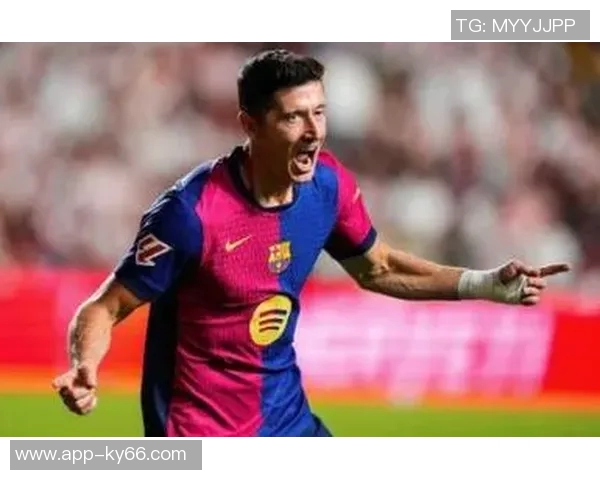 马卡电台报道莱万将在37岁时与巴萨不续约离队已成定局