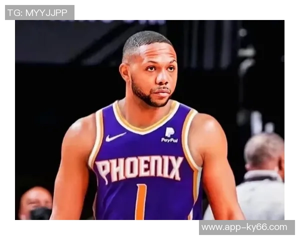 布克首节表现惊艳三分球全中助力球队轻松领先