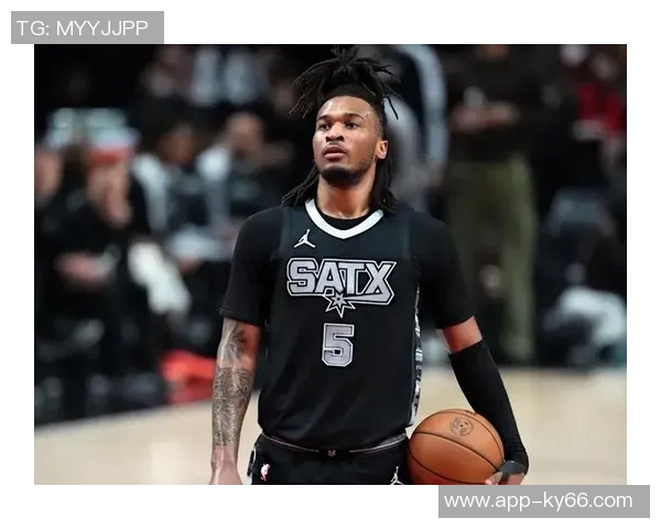 马刺新星哈珀表现亮眼8中4三分1中1助攻8次助球队未来可期