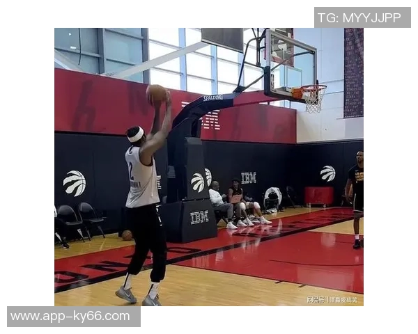 拉拉维亚称赞范德比尔特防守表现为球队奠定坚实基础 拉拉维亚称赞范德比尔特防守表现为球队奠定坚实基础