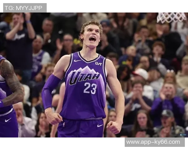 克拉克斯顿半场表现亮眼8投5中贡献12分9篮板4助攻正负值高达20