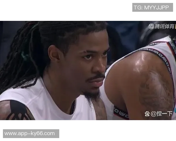 浓眉因伤缺席独行侠对灰熊比赛连续缺阵已达四场