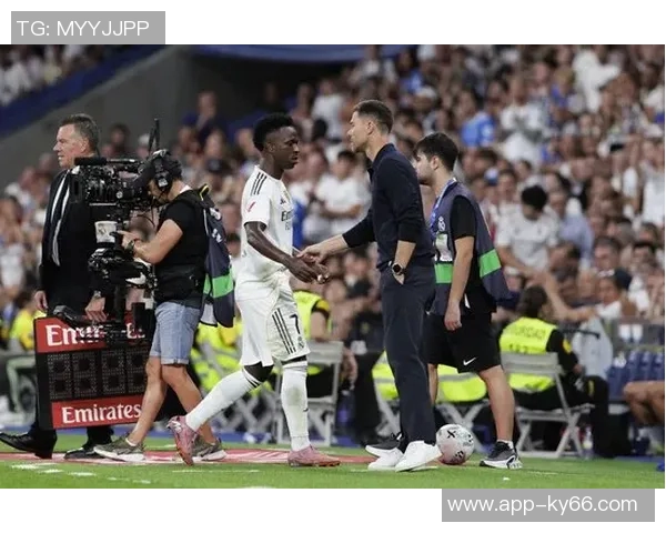 维尼修斯与阿隆索意见不合姆巴佩等人力挺居莱尔形成两派对立