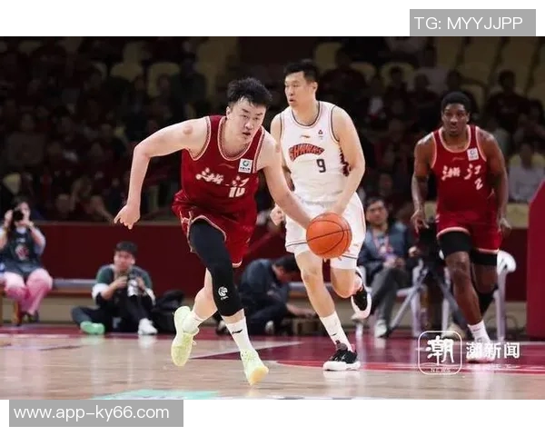 刘泽一表现亮眼尽管罚球不佳依然贡献13分6板4助攻2盖帽助力球队奋战