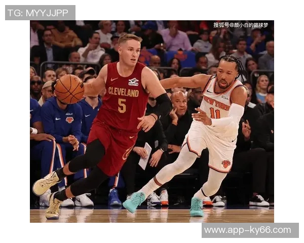 米切尔表现起伏明显第三节狂砍21分末节却陷入低迷仅得4分失误频繁